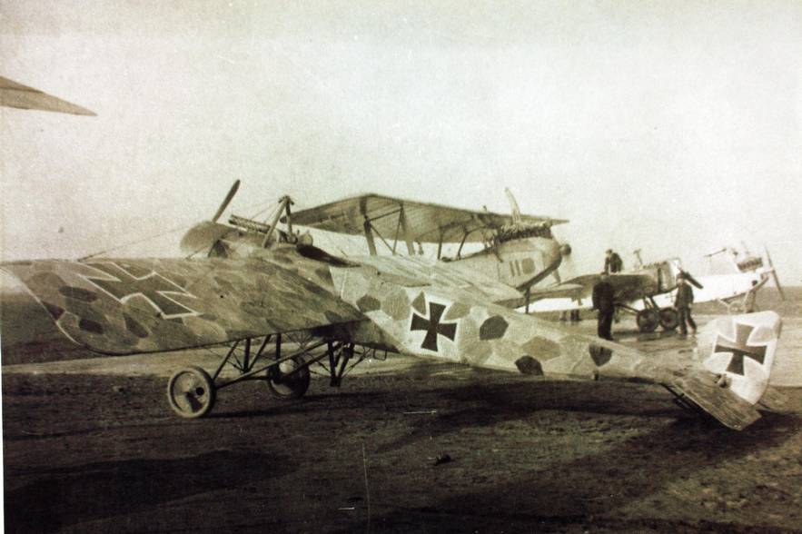 Истребитель Пфальц E VI Воздушных войск Германии в камуфляжной окраске
